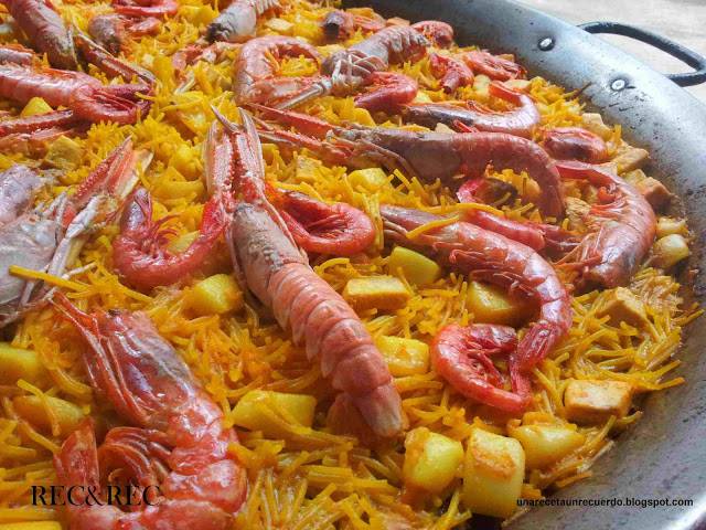 FIDEUA DE MARISCO. PLATO ESTRELLA