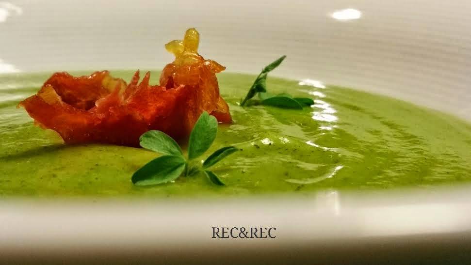 CREMA DE CALABACÍN CON VIRUTAS DE JAMÓN.