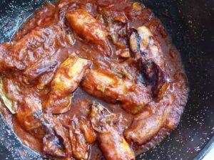 CALAMARES CON TOMATE Y CEBOLLA. DEL MAR AL CIELO.