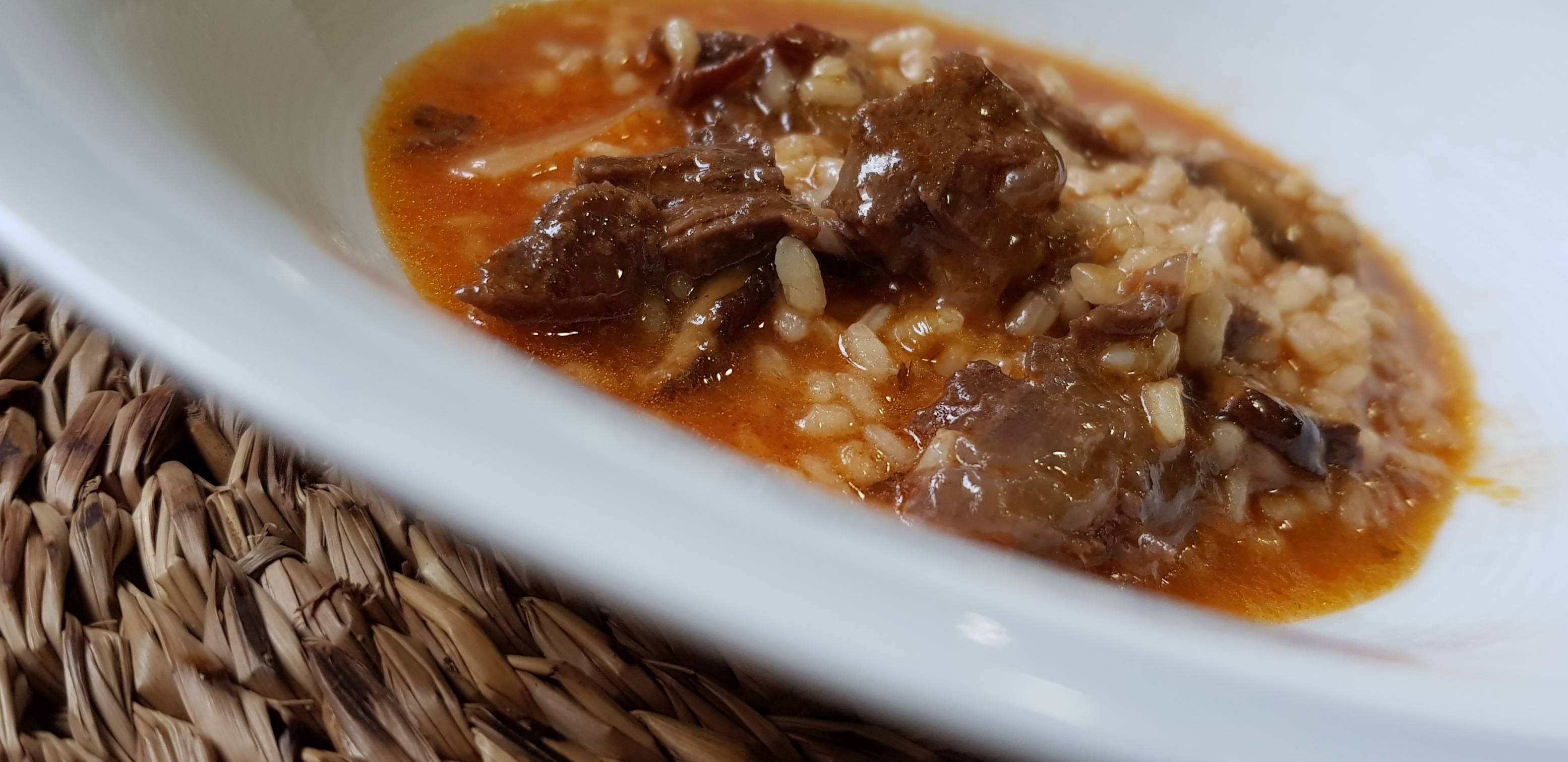 ARROZ MELOSO CON CARRILLERA DE TERNERA, SETAS Y AJOS TIERNOS