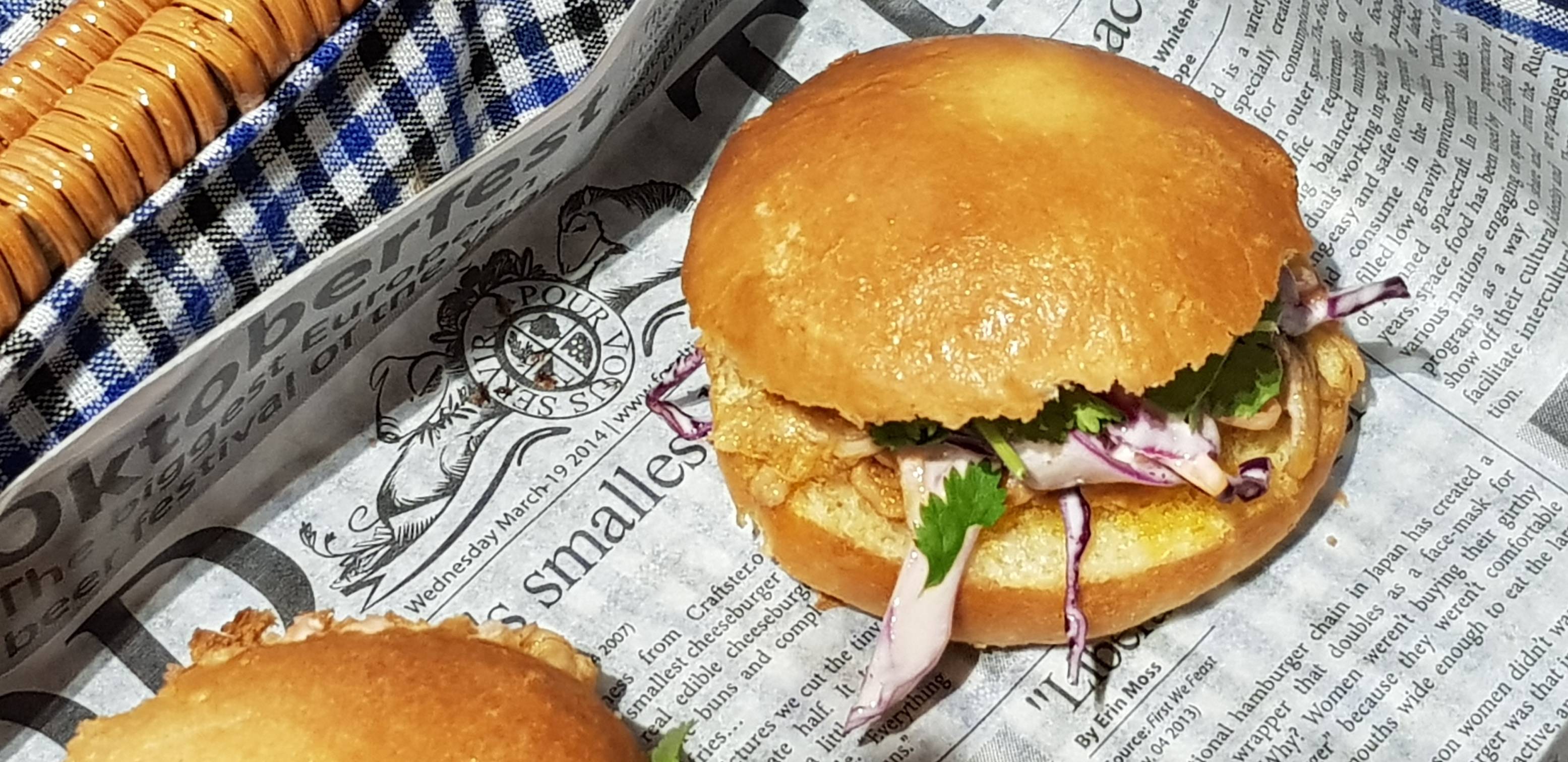 PULLED PORK CON ENSALADA DE COL. UN BOCADO EXQUISITO