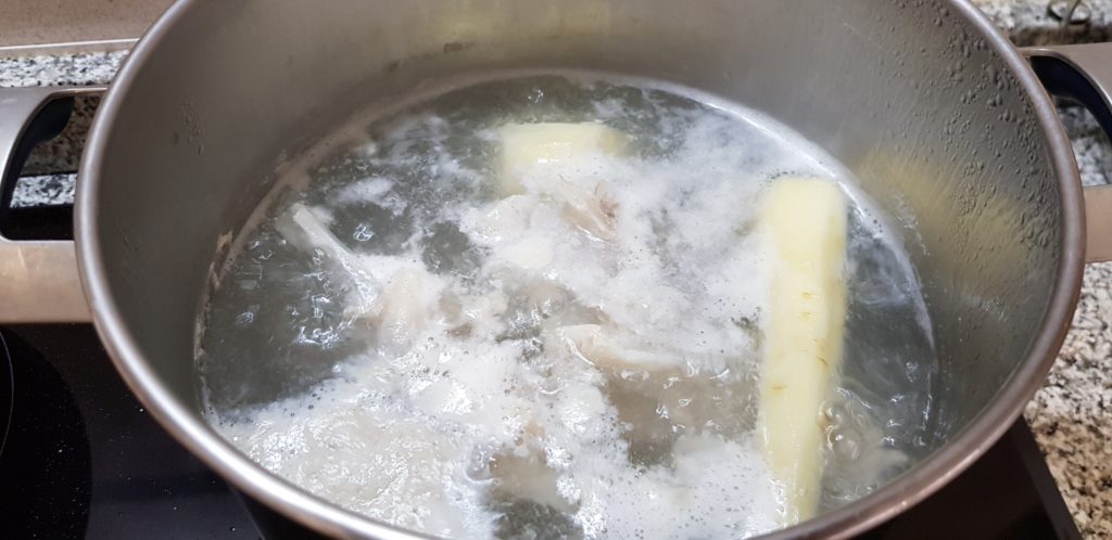 caldo de pescado