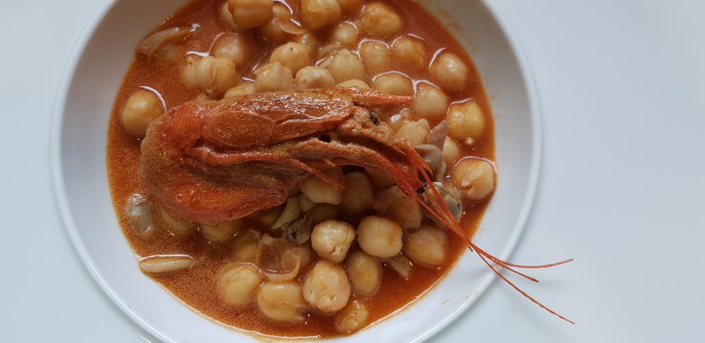 POTAJE DE GARBANZOS CON CARABINEROS