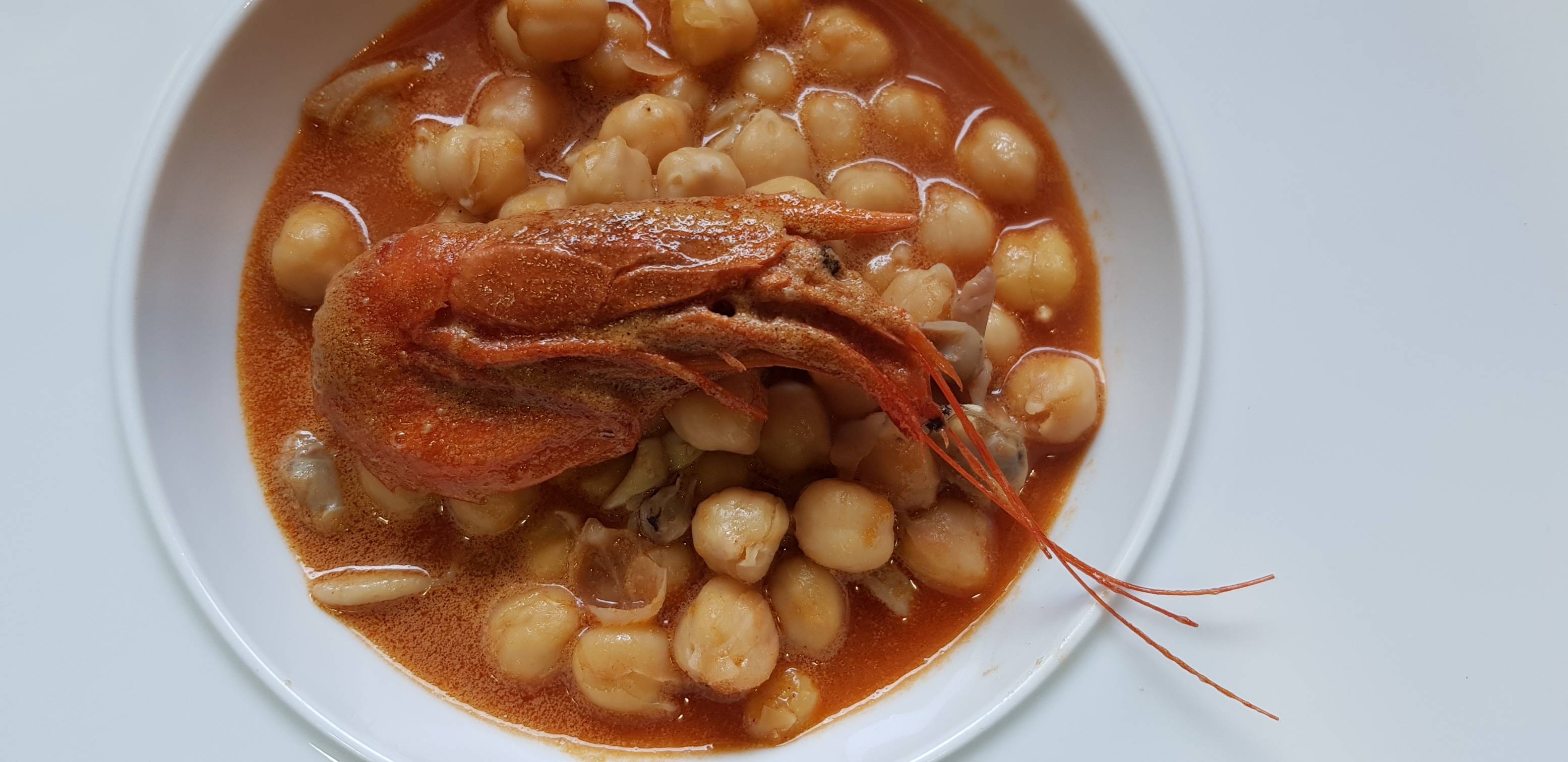 POTAJE DE GARBANZOS CON CARABINEROS.