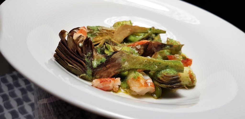 alcachofas con gambones y salsa verde