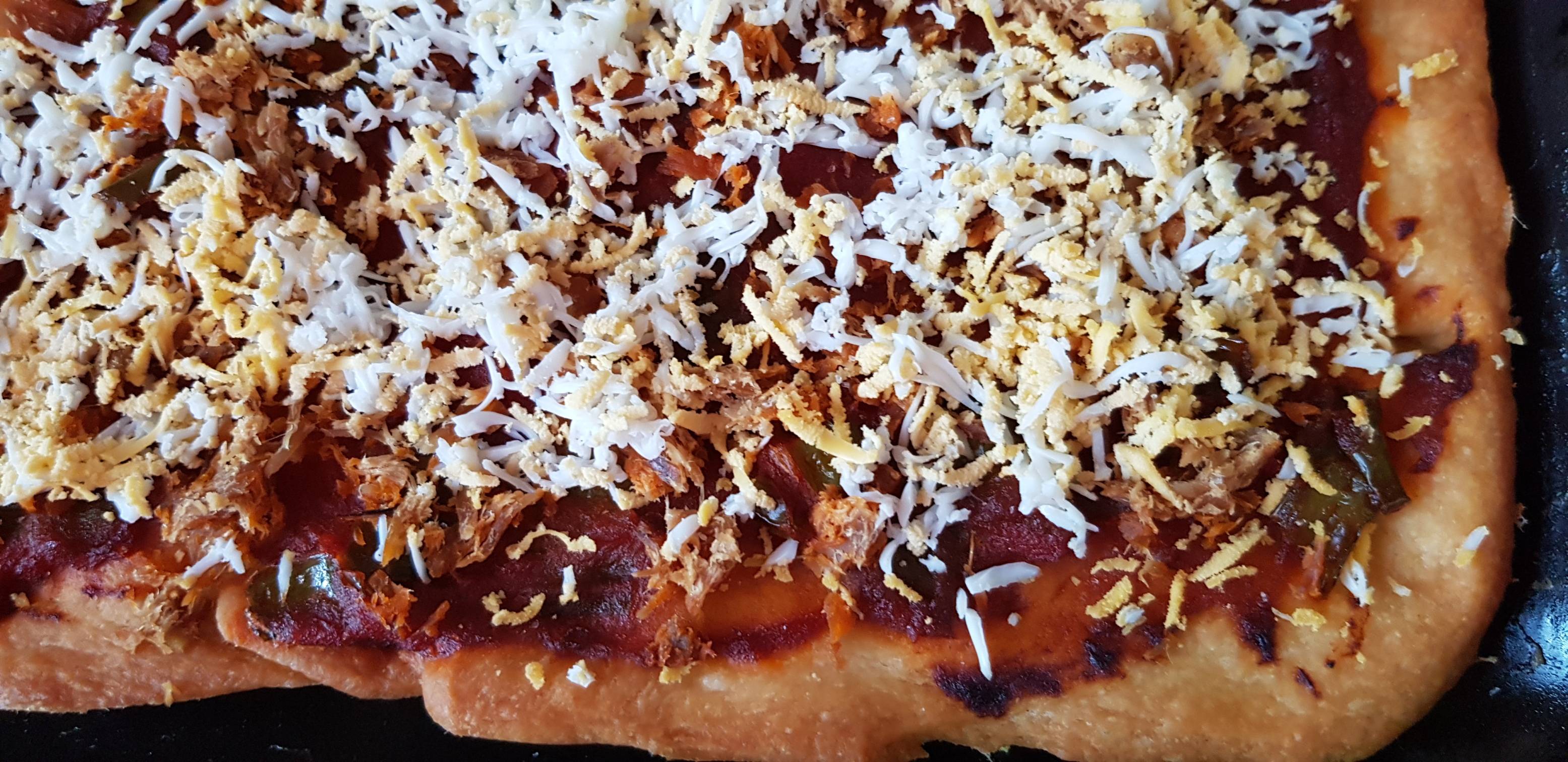 COCA DE TOMATE Y ATÚN