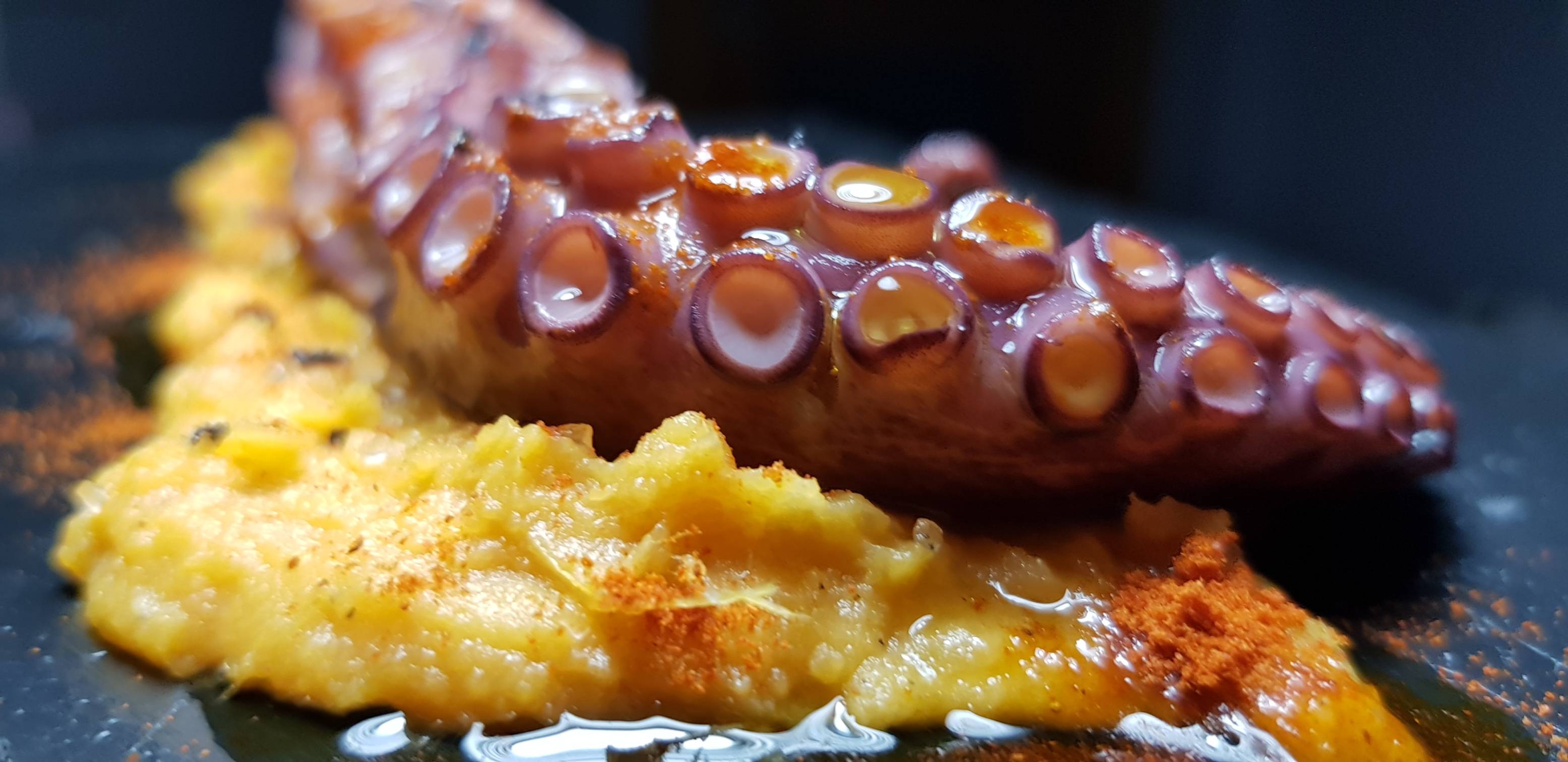 PULPO CON PARMENTIER DE BONIATO. DELICIOSO.