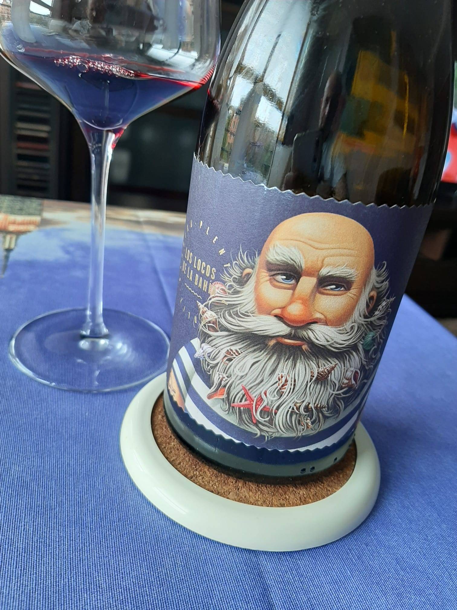 LOS LOCOS DE LA BAHÍA. LOS VINOS DE OTILIO.
