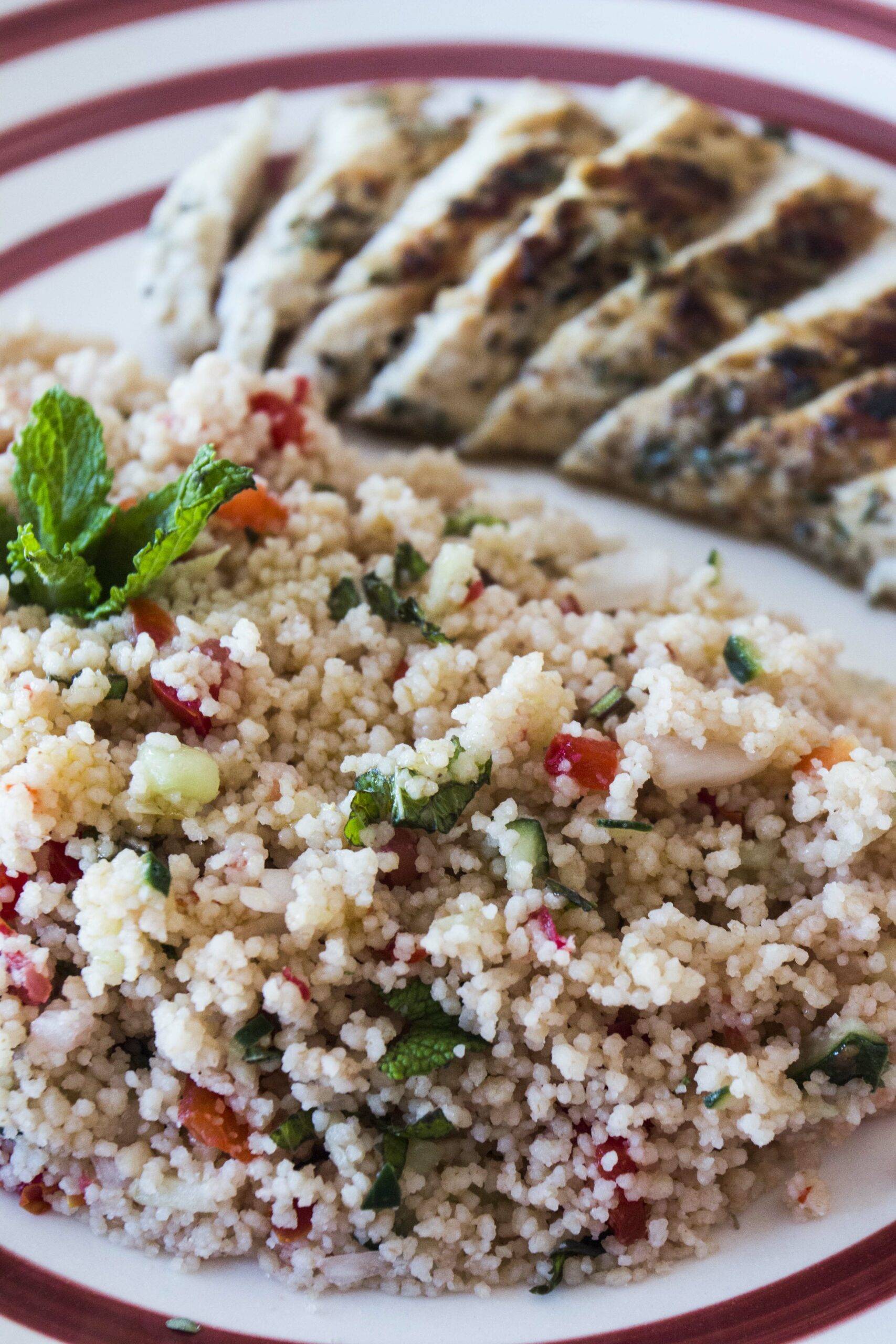 FRESCO TABOULÉ DE VERANO Y FILETE DE POLLO ESPECIADO AL TOMILLO