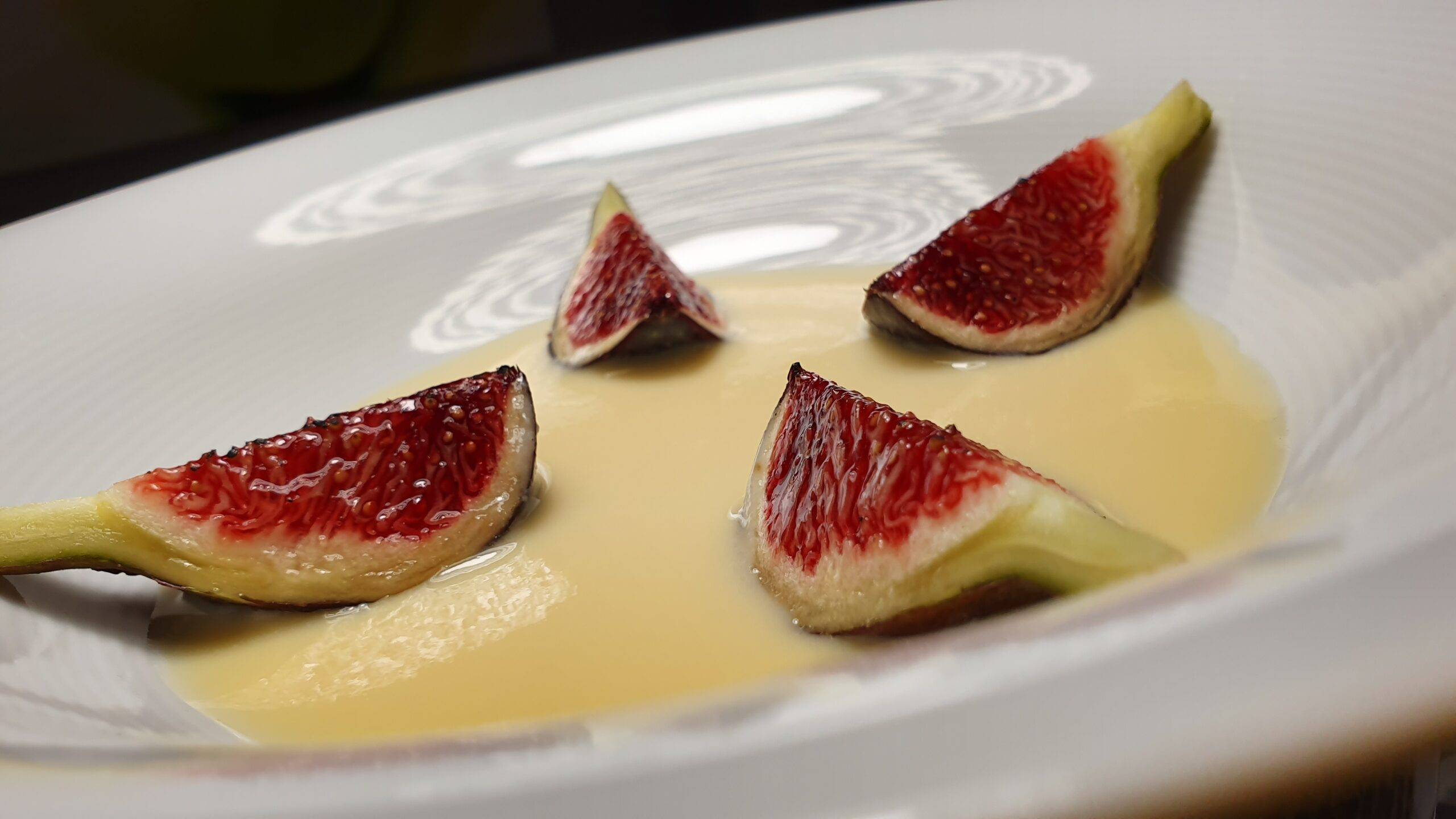 CREMA INGLESA CON HIGOS CARAMELIZADOS. EN OTRA DIMENSIÓN.