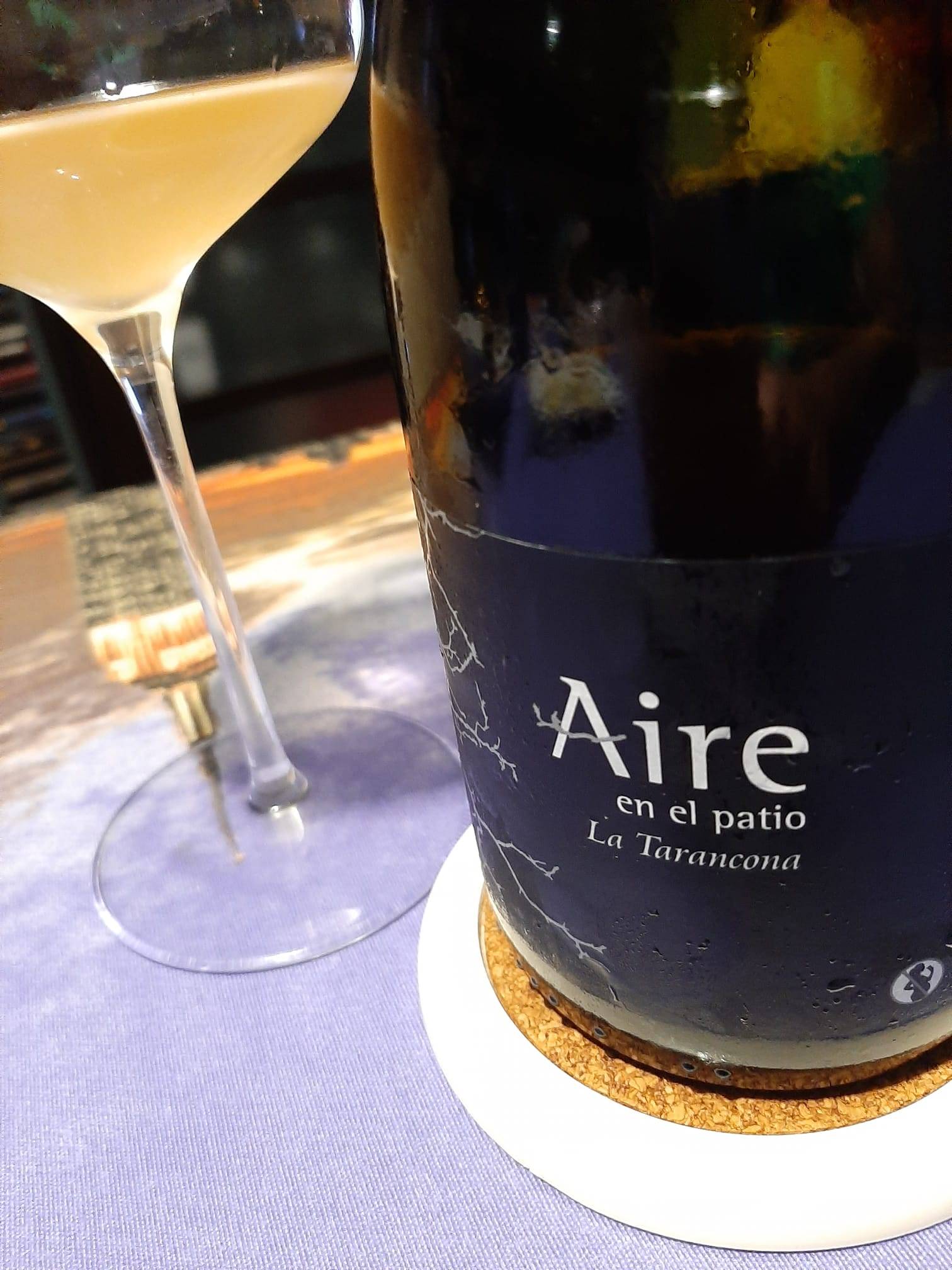 AIRE EN EL PATIO. LOS VINOS DE OTILIO.