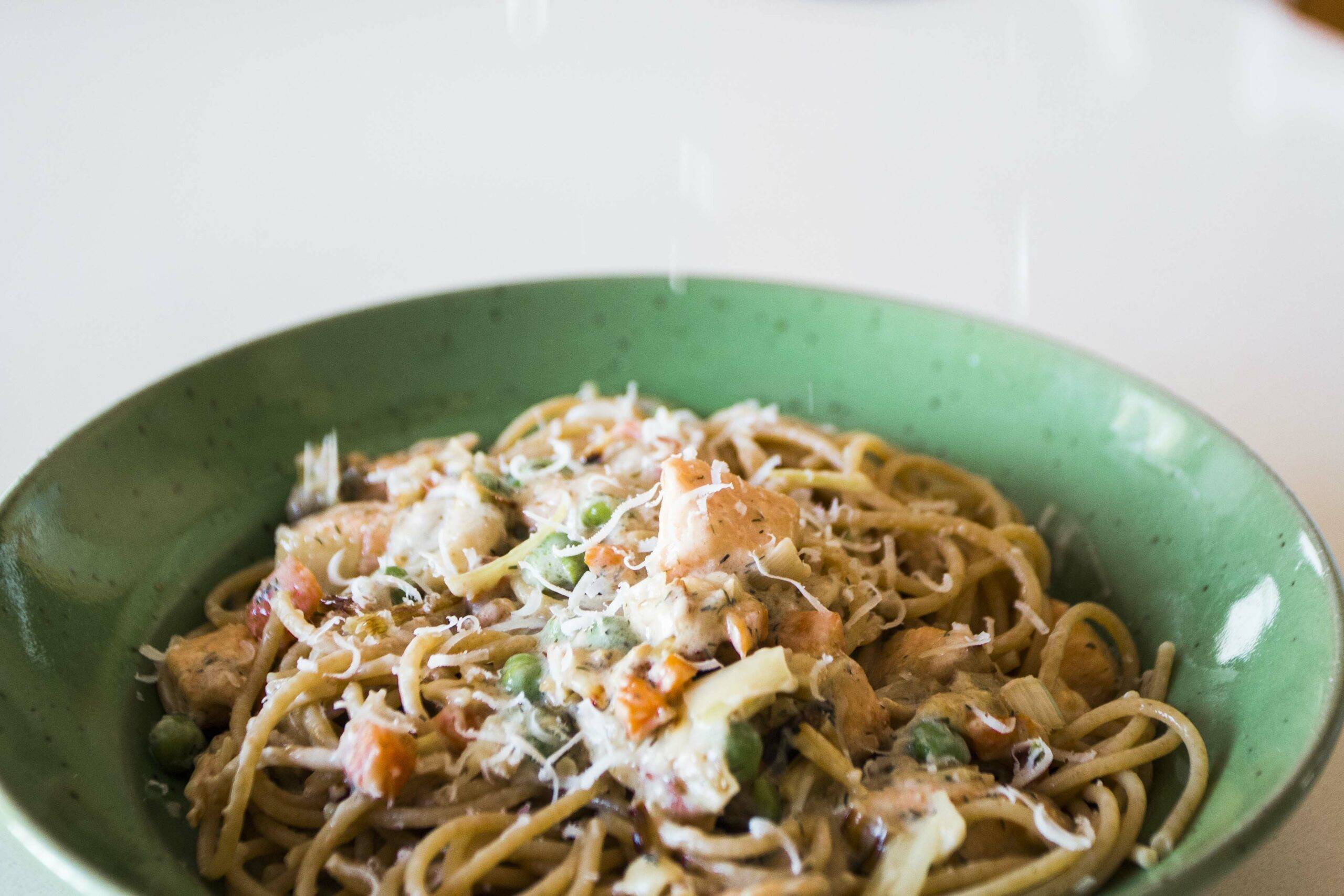 PASTA CON SALMÓN Y SALSA CREMOSA. LA PREPARANCIÓN MENTAL HACIA LA MARATÓN.