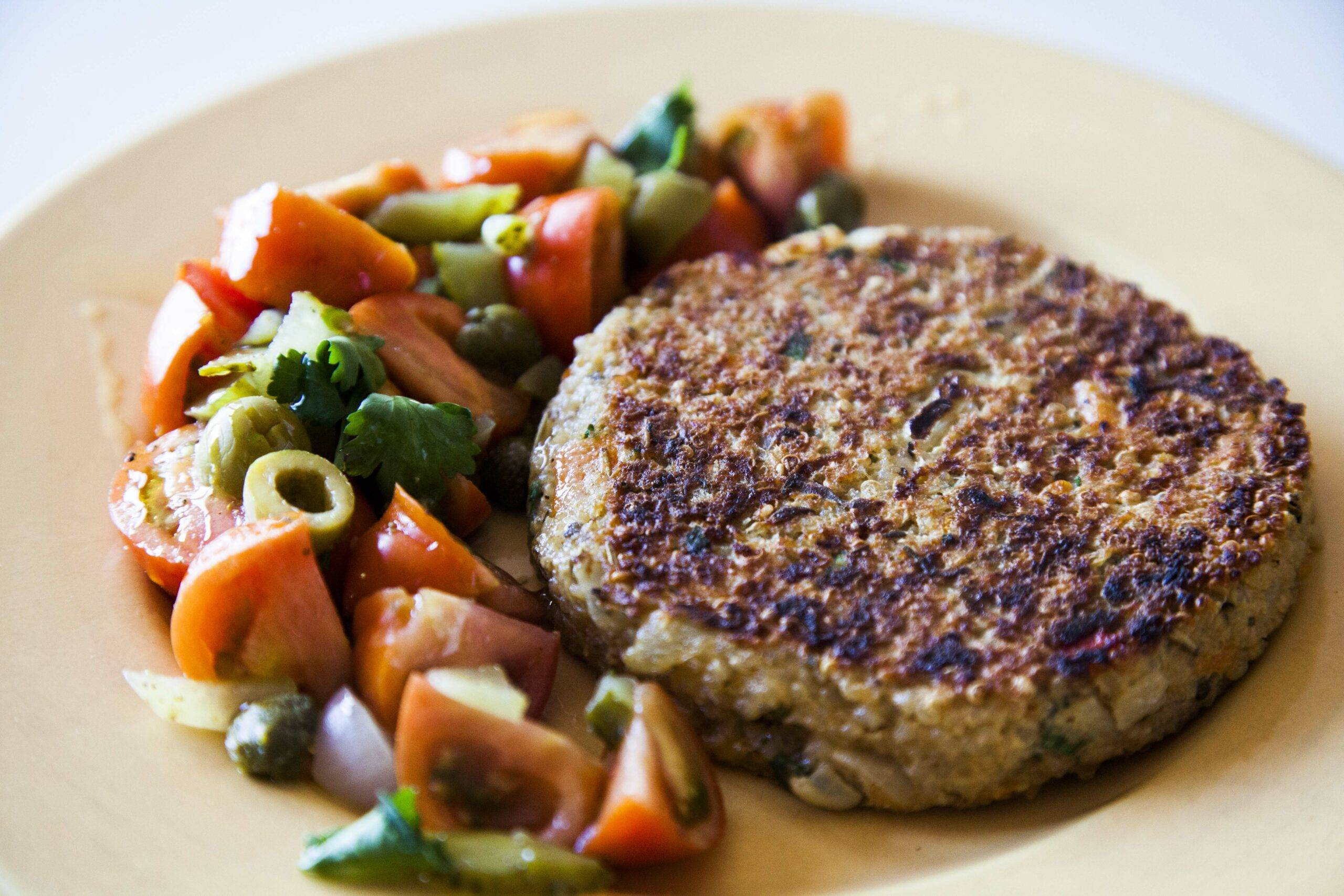 HAMBURGUESA DE QUINOA Y TOMATES.ALCANZAMOS EL PICO MÁXIMO EN EL BESORI.