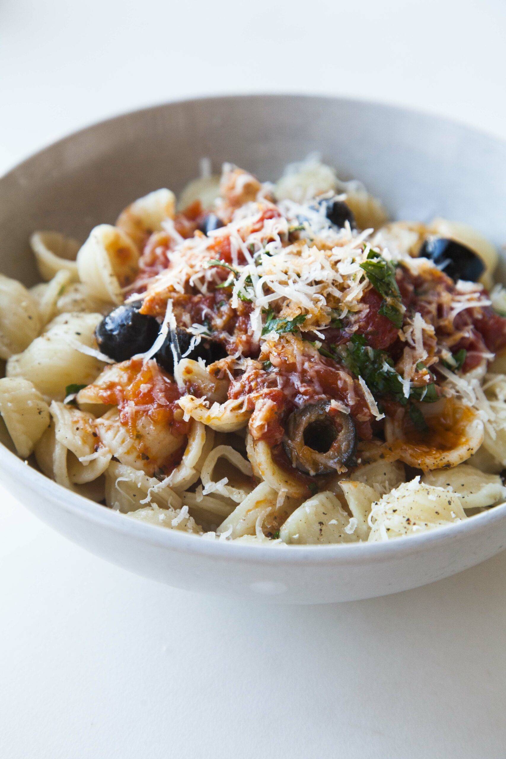 ORECHIETTE CON SALSA DE TOMATE PICANTE. RECUPERADOS Y SEGUIMOS A TOPE.