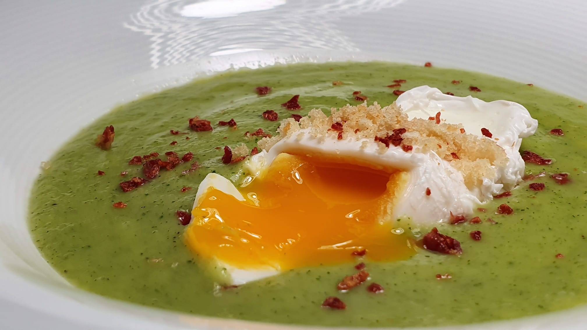 CREMA DE CALABACÍN CON HUEVO Y JAMÓN.