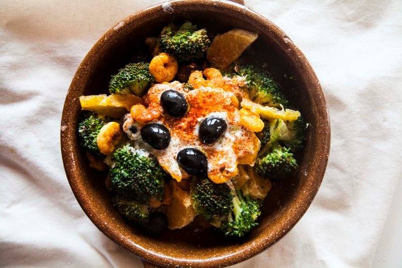 ENSALADA TEMPLADA DE BRÓCOLI Y NARANJA. LLEGAMOS AL MURO.