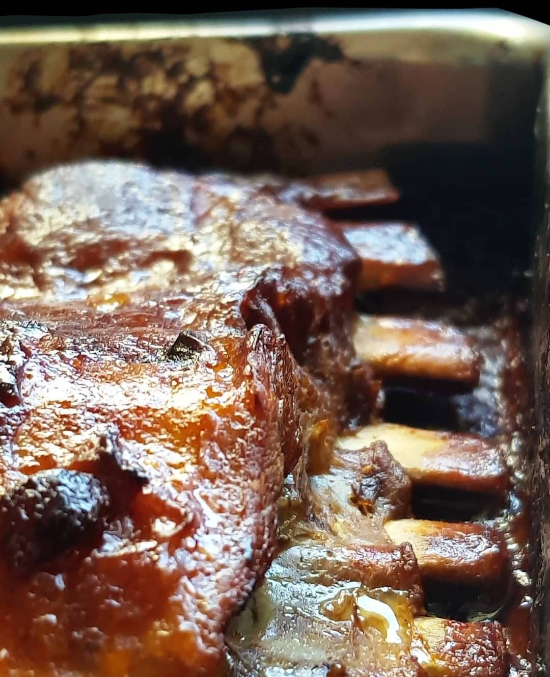 COSTILLAS LACADAS A LA BARBACOA. DE VICIO.