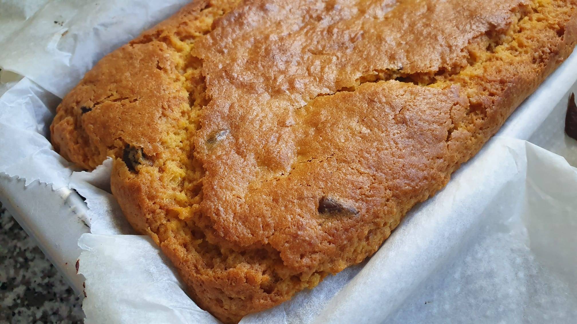 COCA DE CALABAZA CON CHOCOLATE Y NUECES. DELICIOSA.