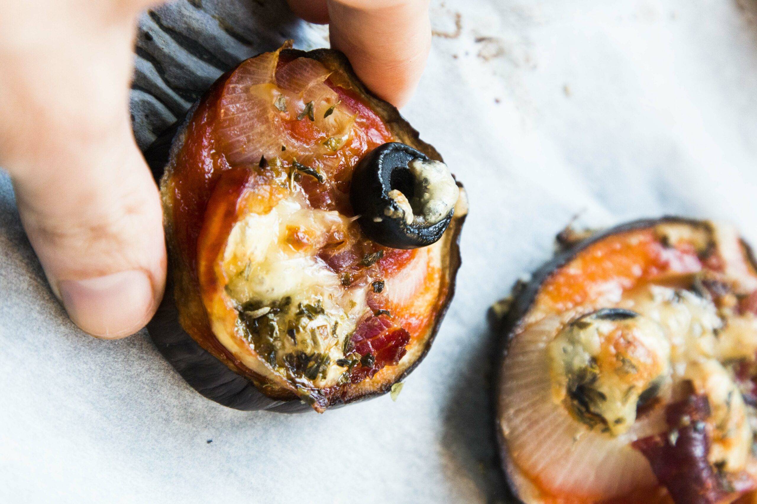 MINI PIZZA DE BERENJENA. ADAPTÁNDONOS A LA MONTAÑA.