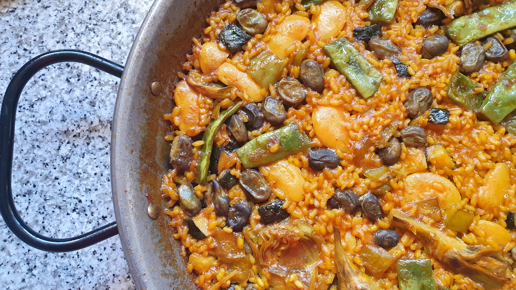 PAELLA DE VERDURAS. LA DE CASA.