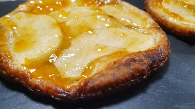 HOJALDRES DE MANZANA. RÁPIDO, SENCILLO Y BUENO.