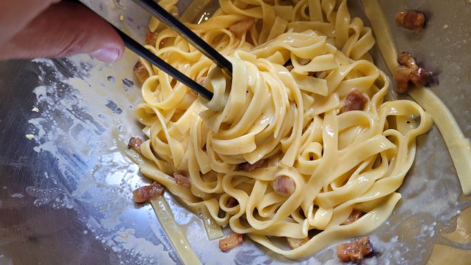 ESPAGUETIS A LA CARBONARA. SENCILLAMENTE IMPRESIONANTE.