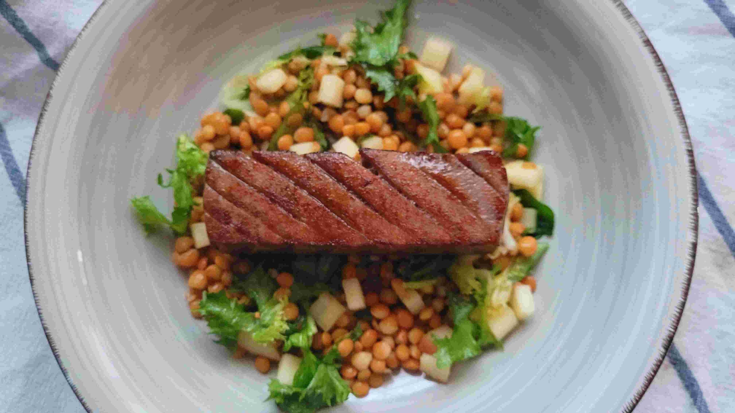 ENSALADA DE LENTEJAS CON ATÚN MARINADO