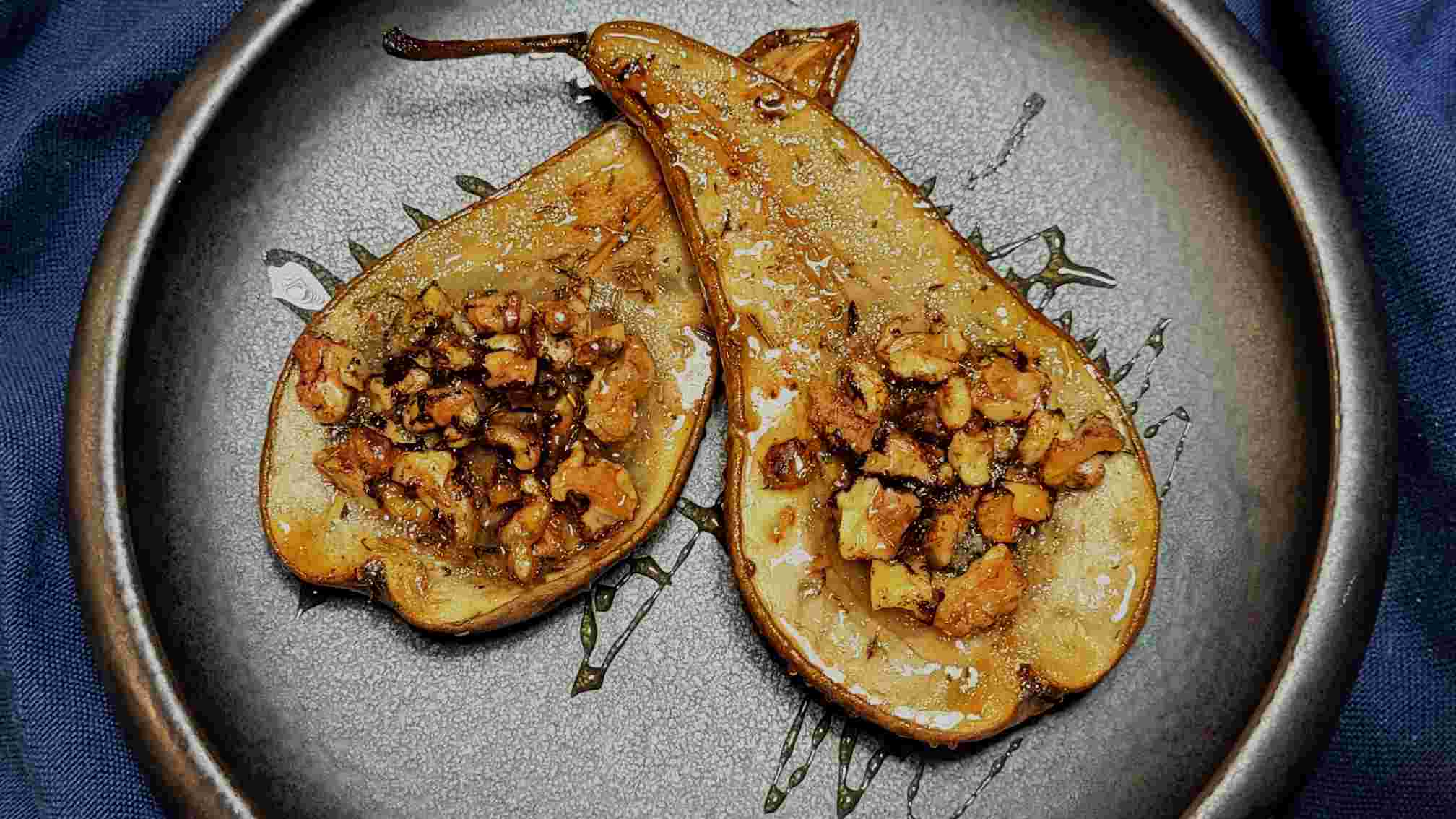PERAS CON NUECES, MIEL Y QUESO AZUL