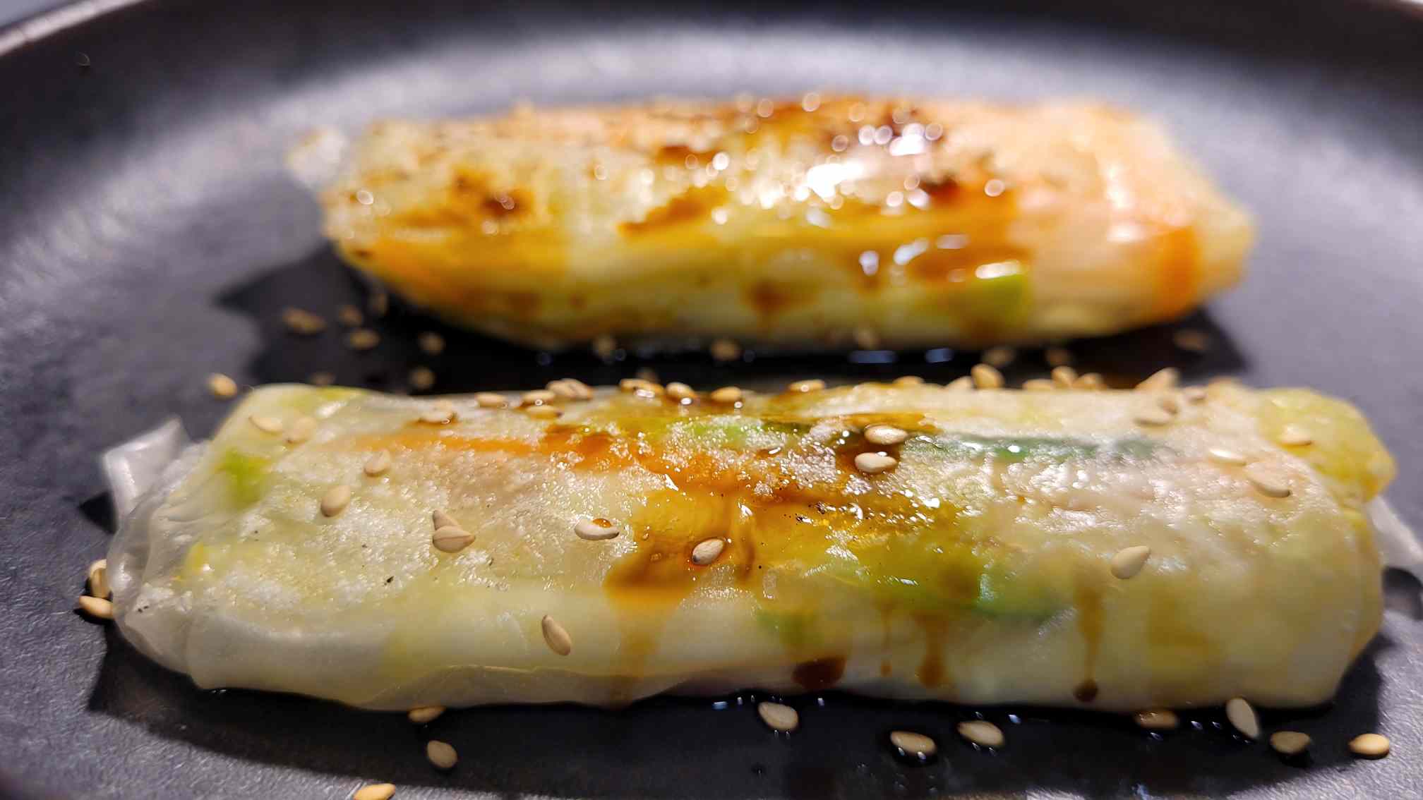 ROLLITOS VIETNAMITAS RELLENOS DE VERDURAS.
