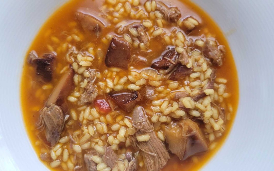 ARROZ CON JARRETE DE TERNERA Y REBOLLONES