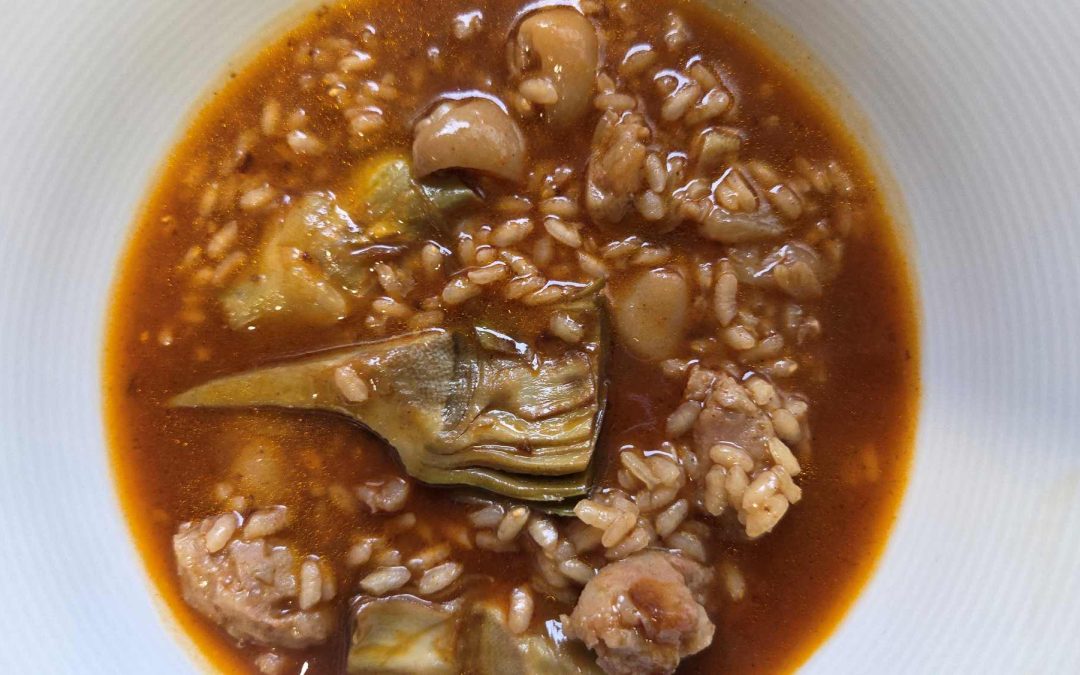 ARROZ CALDOSO CON ALCACHOFAS, BLANQUET Y MANITAS DE CERDO