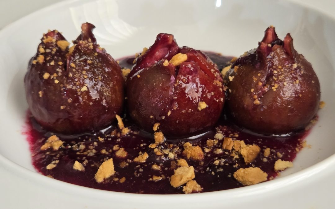 HIGOS AL HORNO CON ARÁNDANOS Y CRUMBLE DE GALLETA MARIA.