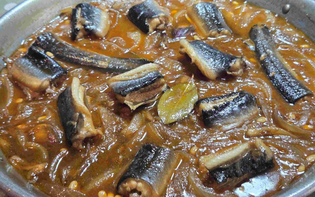 ANGUILAS ENCEBOLLADAS. CONSERVANDO LA TRADICIÓN