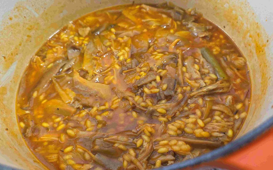 ARROZ MELOSO CON CONEJO EN ESCABECHE, SETAS Y AJOS TIERNOS
