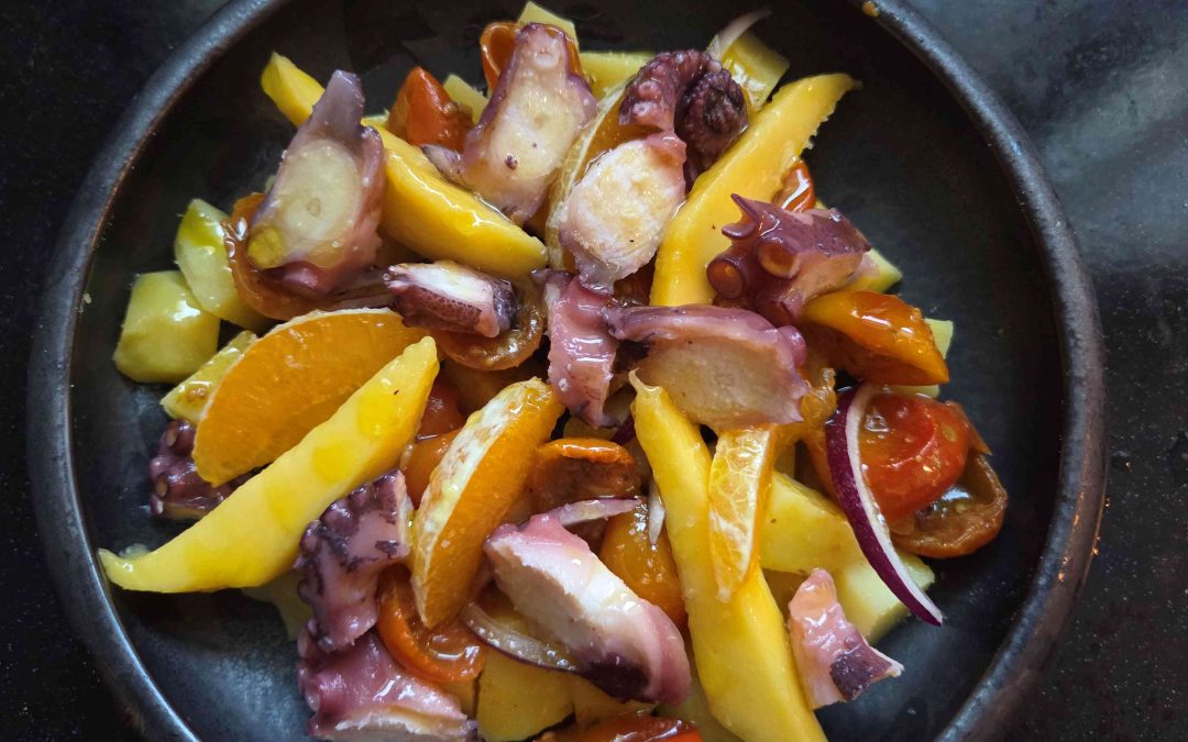 ENSALADA TEMPLADA DE CÍTRICOS Y PULPO