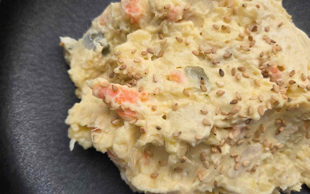 ENSALADILLA CON ALCACHOFAS Y ENCURTIDOS