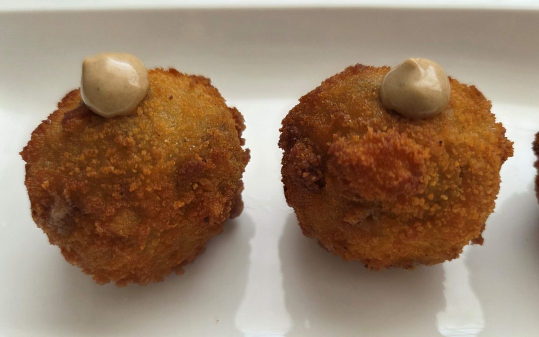 CROQUETAS DE RABO DE TORO CON PASAS